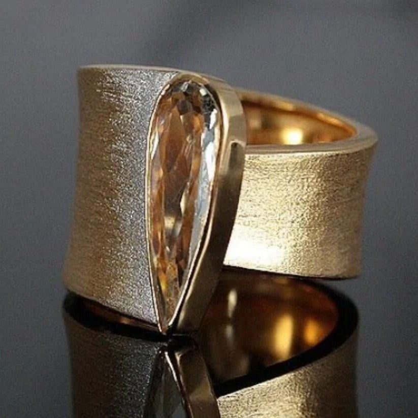 Retro Style Rhinestone Wide Band Ring Heavy-Duty Gold Tone Trendy Bestseller