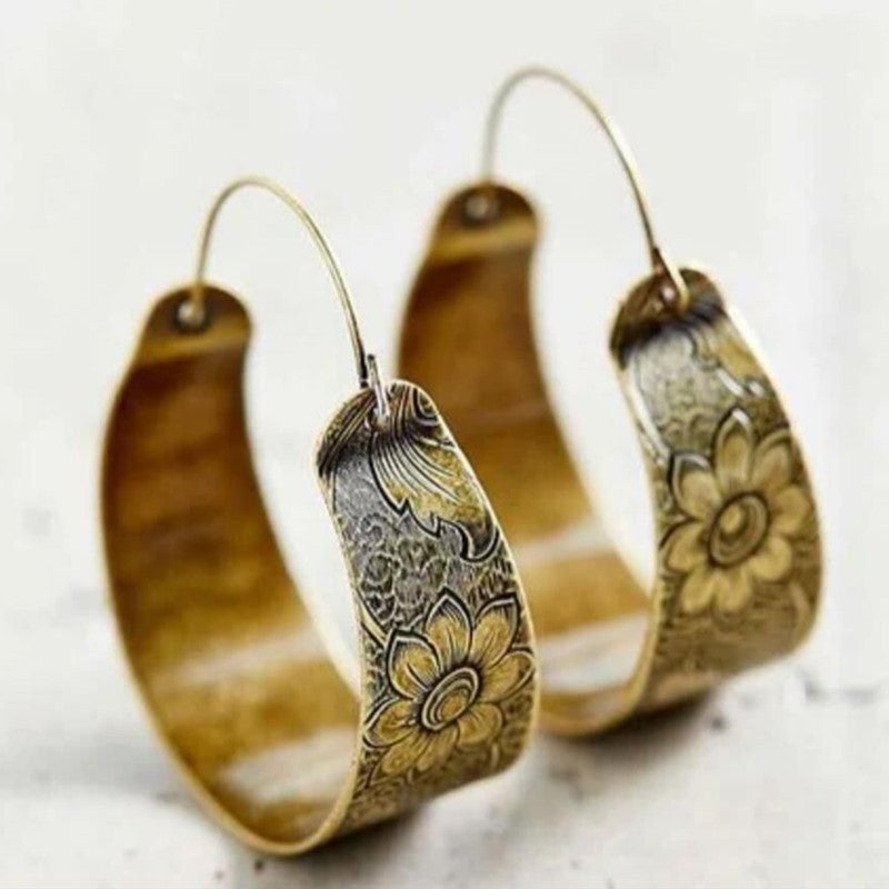 Openwork Floral Pattern Ear Clips