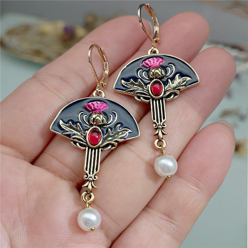 Pearl fan-shaped earrings